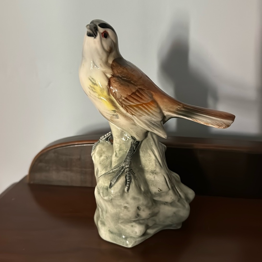 Vintage Red Eyed Vireo Bird Figurine